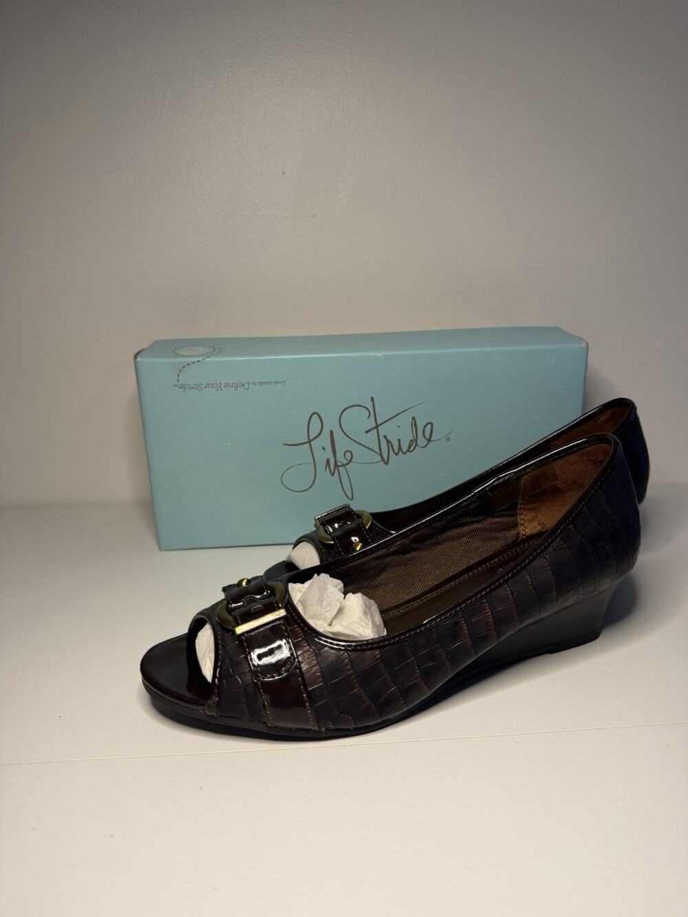 NEW Life Stride Women's Loafers 8M Shiny Croc Brown Helsinki Kitten Wedge Peep